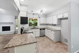 200 Almond Ln, Euless, TX 76039 - Photo 12