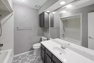 200 Almond Ln, Euless, TX 76039 - Photo 16
