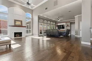 1012 Murl Dr, Irving, TX 75062 - Photo 2