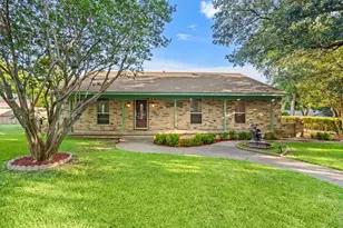 110 Pecan Creek St, Red Oak, TX 75154 - Photo 2