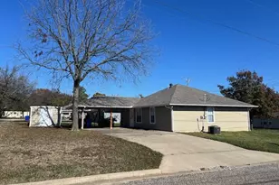 107 Church St, Whitesboro, TX 76273 - Photo 2