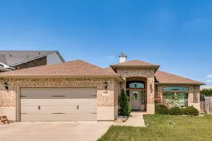 529 5th St, Grand Prairie, TX 75050 - Photo 2