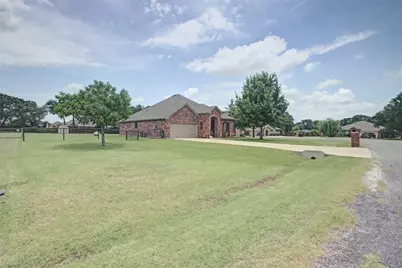 108 Champions Way, Azle, TX 76020 - Photo 4