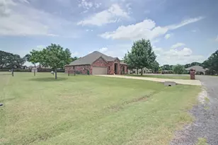 108 Champions Way, Azle, TX 76020 - Photo 4