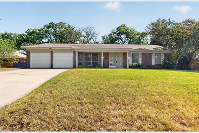 4513 Blue Lake Court, Fort Worth, TX 76103 - Photo 2