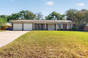 4513 Blue Lake Ct, Fort Worth, TX 76103 - Photo 2