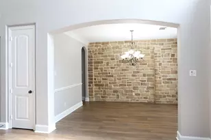 2417 Laguna Ln, Arlington, TX 76012 - Photo 4