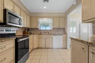 729 Hcr 2224 E, Aquilla, TX 76622 - Photo 12