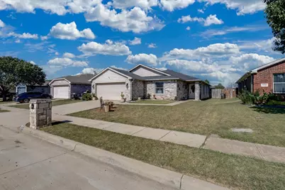2612 Diver Court, Fort Worth, TX 76119 - Photo 2