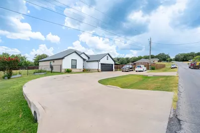 1305 E Apache Trail, Granbury, TX 76048 - Photo 8