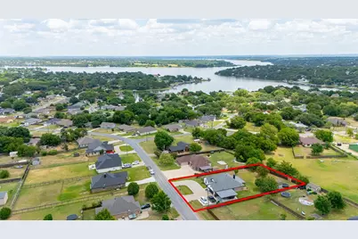 1305 E Apache Trail, Granbury, TX 76048 - Photo 2