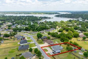 1305 E Apache Trail, Granbury, TX 76048 - Photo 2