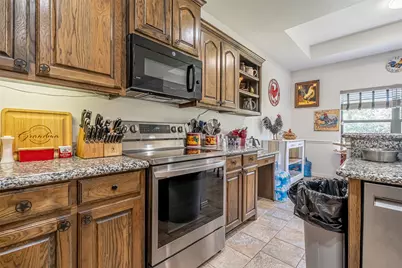1305 E Apache Trail, Granbury, TX 76048 - Photo 32