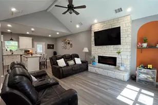 206 Beckham St W, Sulphur Springs, TX 75482 - Photo 2
