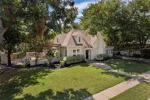 704 N College St, McKinney, TX 75069 - Photo 2