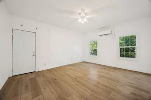 423 W Munson St, Denison, TX 75020 - Photo 2