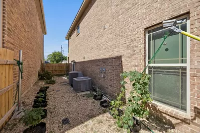 431 W Pioneer Drive, Irving, TX 75061 - Photo 28