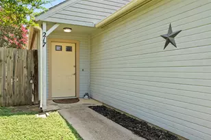 217 Teakwood Ln, Lewisville, TX 75067 - Photo 2