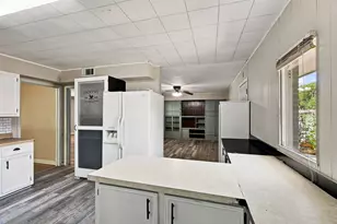 726 N Carrier Pkwy, Grand Prairie, TX 75050 - Photo 12