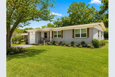 726 N Carrier Parkway, Grand Prairie, TX 75050 - Photo 2