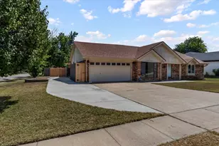 9901 Dickens Dr, Benbrook, TX 76126 - Photo 2