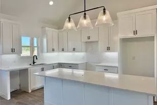 2021 Collin St, Weatherford, TX 76085 - Photo 6