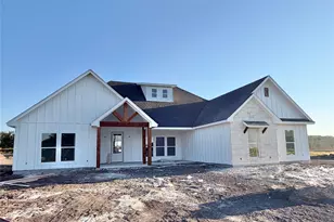 2021 Collin St, Weatherford, TX 76085 - Photo 2