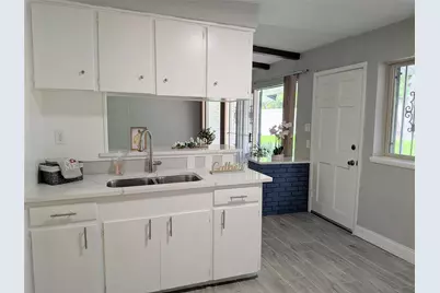 710 E Five Mile Parkway, Dallas, TX 75216 - Photo 12