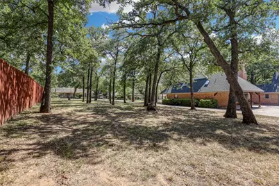 104 W Ash Lane, Euless, TX 76039 - Photo 4