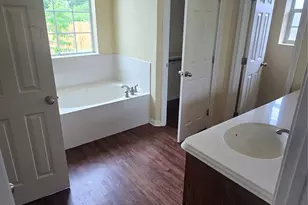 436 W Wall St, Hewitt, TX 76643 - Photo 6
