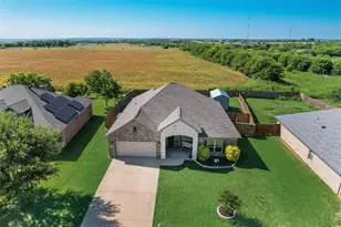 704 Carmen Ana Ave, Grandview, TX 76050 - Photo 32