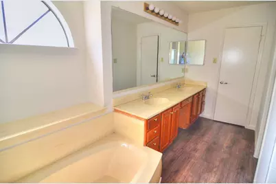 8901 Greentree Drive, Rowlett, TX 75088 - Photo 8