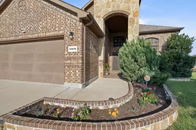 10816 Abbeyglen Court, Fort Worth, TX 76052 - Photo 2