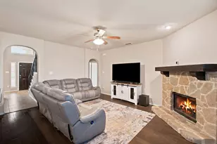10816 Abbeyglen Ct, Fort Worth, TX 76052 - Photo 8