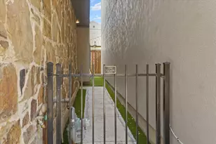 5160 Brickellia Dr, Dallas, TX 75209 - Photo 22