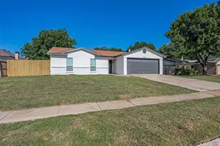 1013 N Knowles Dr, Saginaw, TX 76179 - Photo 1