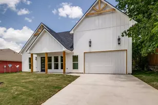 204 W Collins, Decatur, TX 76234 - Photo 2