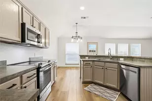 1020 Hannah St, Burleson, TX 76028 - Photo 10