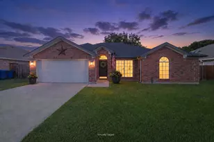 1020 Hannah St, Burleson, TX 76028 - Photo 4