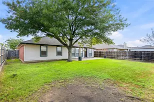 1020 Hannah St, Burleson, TX 76028 - Photo 36