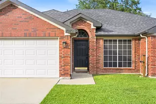 1020 Hannah St, Burleson, TX 76028 - Photo 4