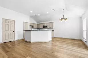 1020 Hannah St, Burleson, TX 76028 - Photo 14