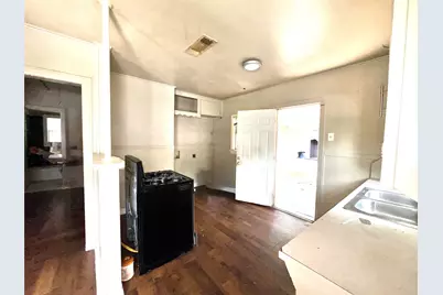 127 Blevins Street, Fort Worth, TX 76111 - Photo 8