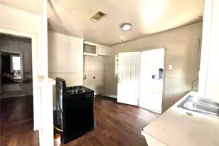 127 Blevins St, Fort Worth, TX 76111 - Photo 8