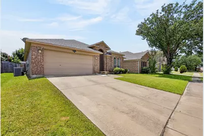 1025 Highland Station Drive, Saginaw, TX 76131 - Photo 4