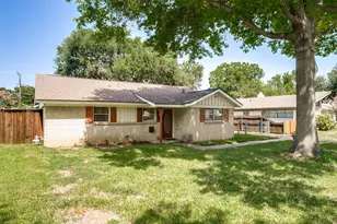 412 Franklin Dr, Euless, TX 76040 - Photo 2