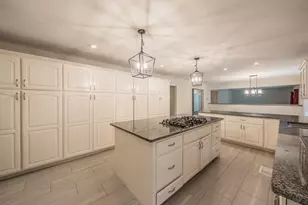 210 Mistletoe Ln, Keene, TX 76059 - Photo 10