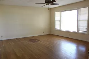 860 N Harbin Dr, Stephenville, TX 76401 - Photo 4