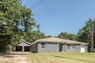 304 Jack Grace Hill Rd, Bowie, TX 76230 - Photo 2