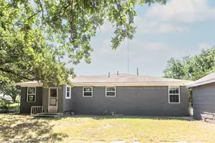304 Jack Grace Hill Rd, Bowie, TX 76230 - Photo 8